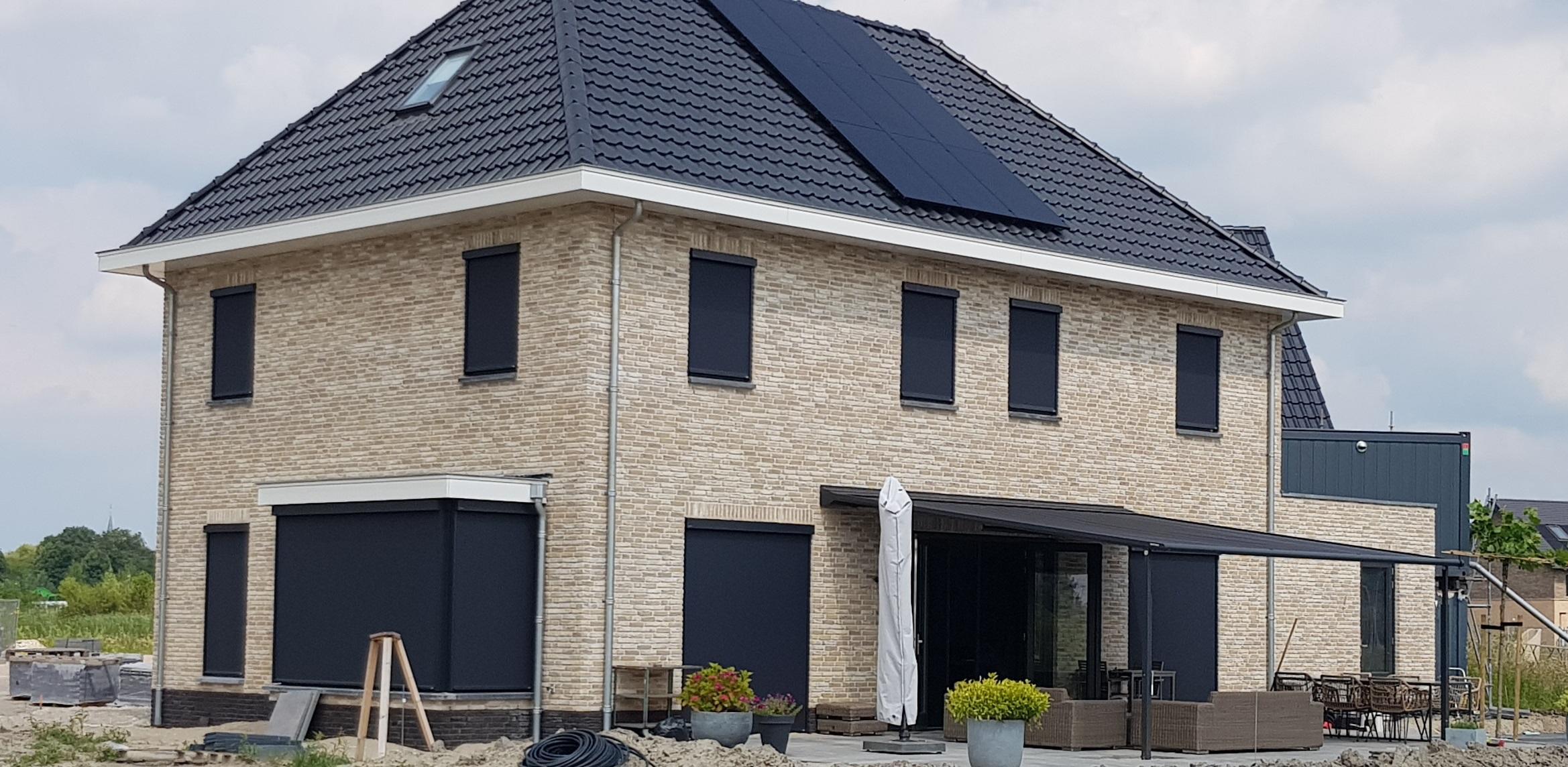 Villa met ritsscreens Rem zonwering screen screens