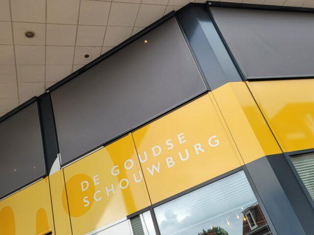Goudse shouwburg na screendoekvervanging door Rem zonwering